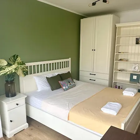 Green Old Town Apartment *
